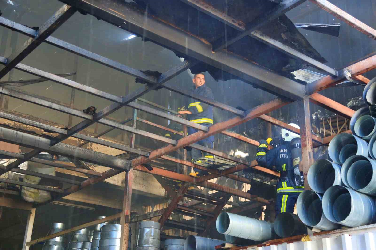 İzolasyon malzemesi bulunan işletmede çıkan yangın korkuttu
