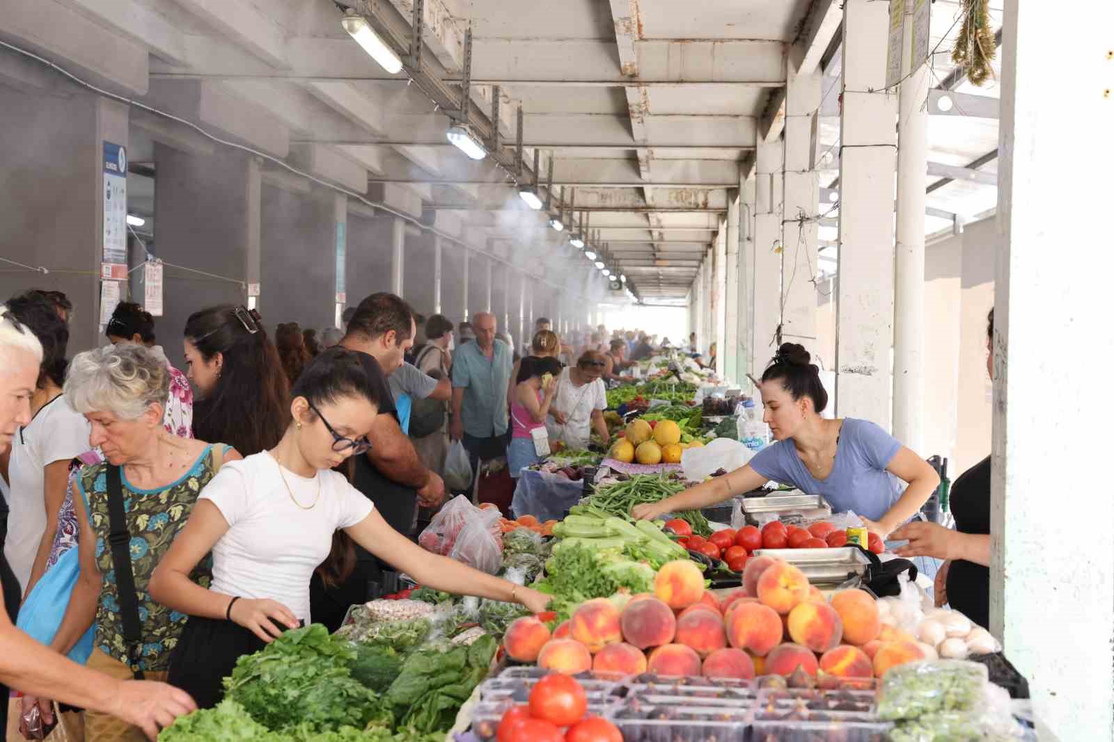 Marmaris Belediyesi’nden serinleten hizmet
