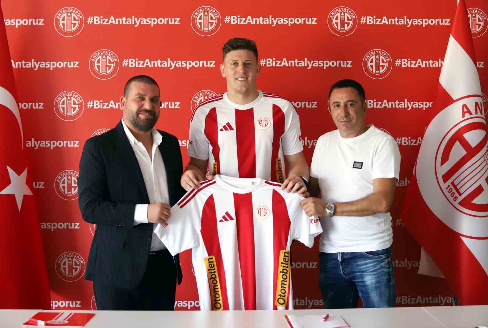 Antalyaspor, Adolfo Gaich’i 1 yıllığına kiraladı
