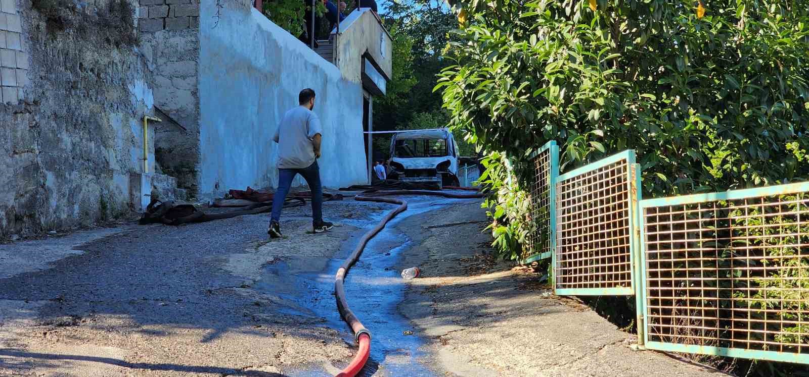 Belediyenin hayvan toplama aracında çıkan yangın ormanlık alana sıçradı
