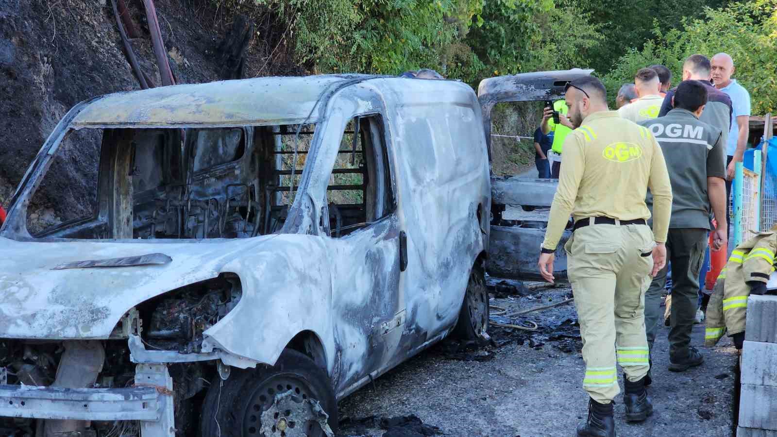 Belediyenin hayvan toplama aracında çıkan yangın ormanlık alana sıçradı
