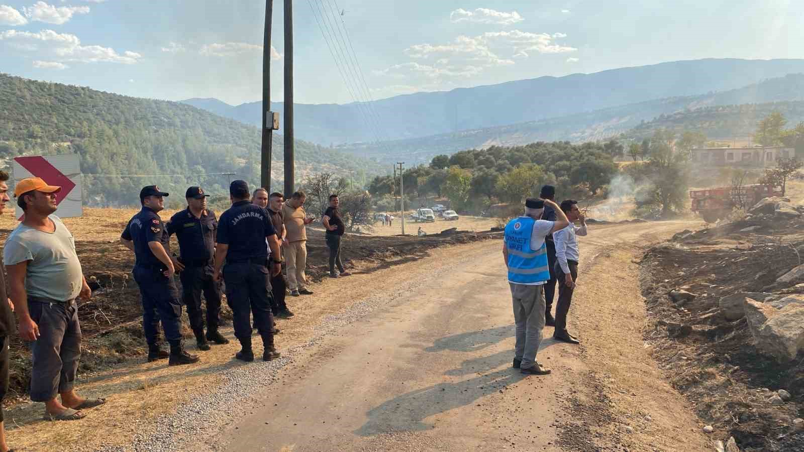 Makilik alanda yangın çıktı, söndürme çalışmaları sürüyor
