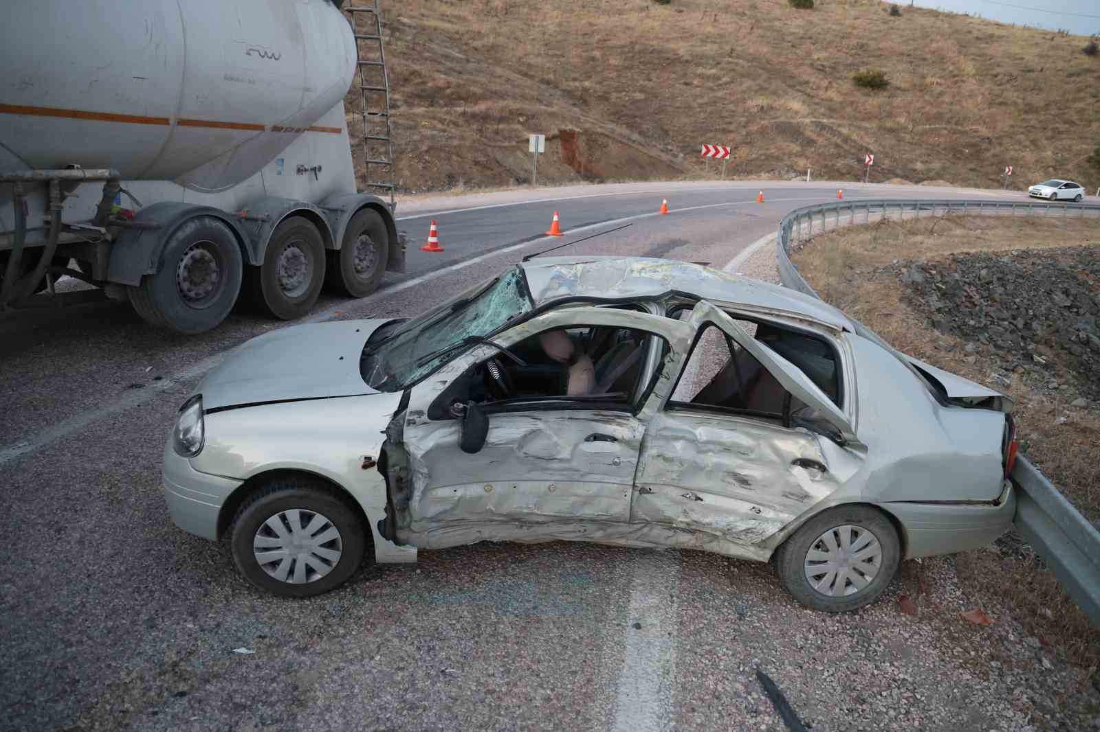 Otomobil ile tır çarpıştı: 5 yaralı
