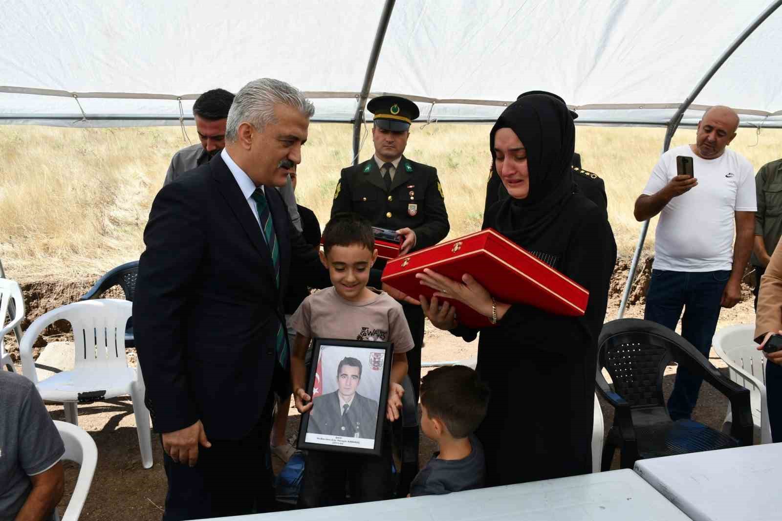 Şehit Karakoç’un ailesine şehadet belgesi verildi
