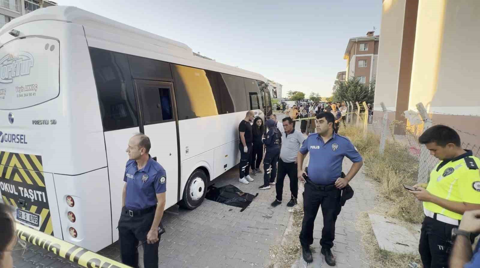 Aksaray’da anneanne ve 2 yaşındaki torunu servis minibüsü altında kalarak can verdi
