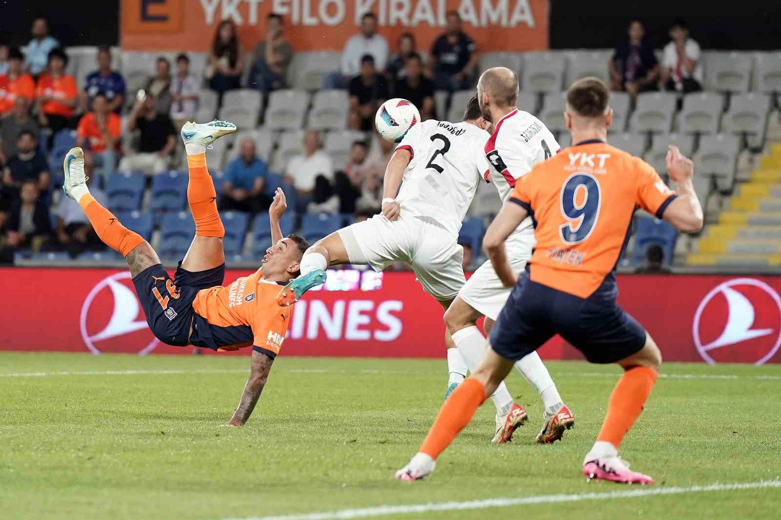 UEFA Avrupa Konferans Ligi: RAMS Başakşehir: 0 - FC Iberia 1999: 0 (Maç devam ediyor)
