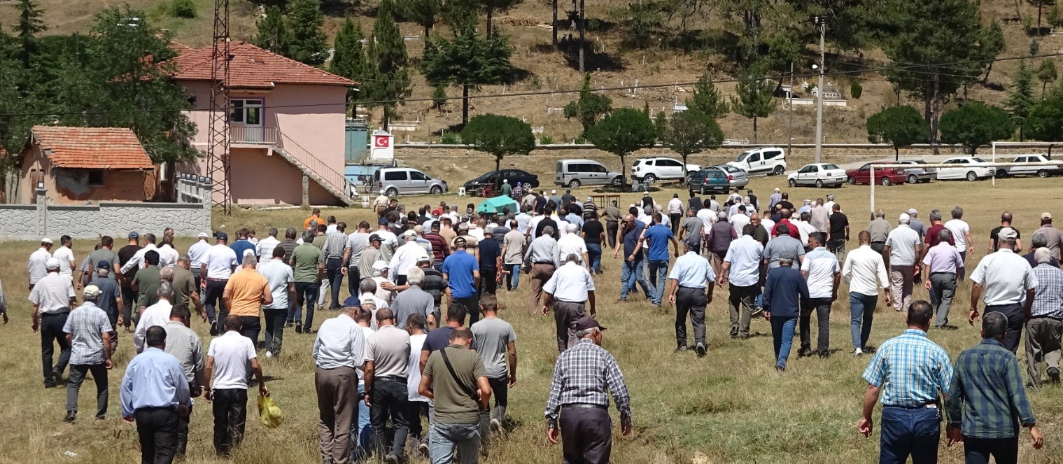 Sokak hayvanlarına mama götürürken vefat eden Aysun Köse son yolculuğuna uğurlandı
