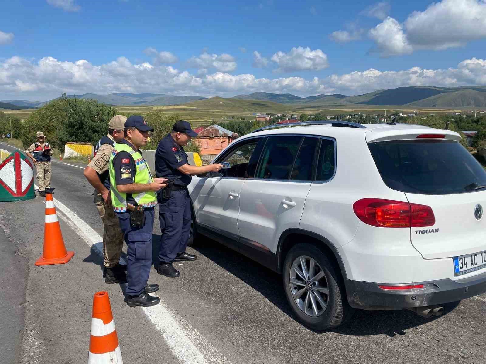 Jandarmadan otobüslerde emniyet kemeri denetimi
