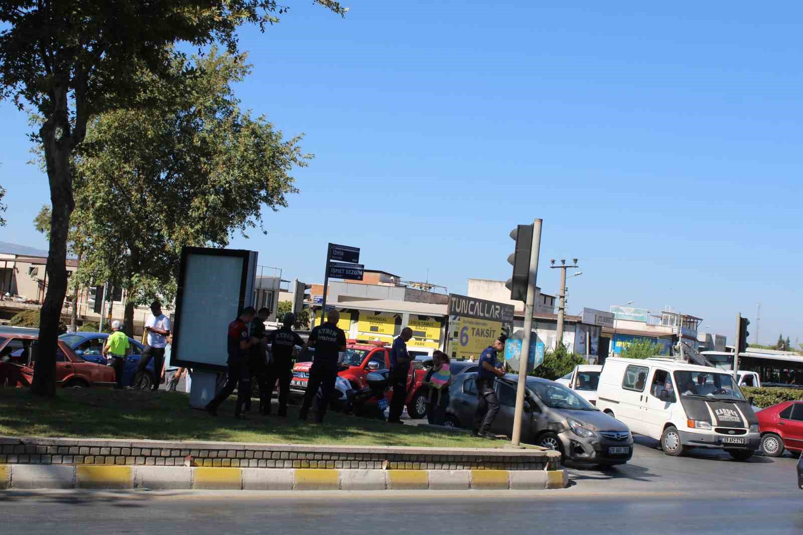 Otomobilde sıkışan sürücüyü itfaiye kurtardı
