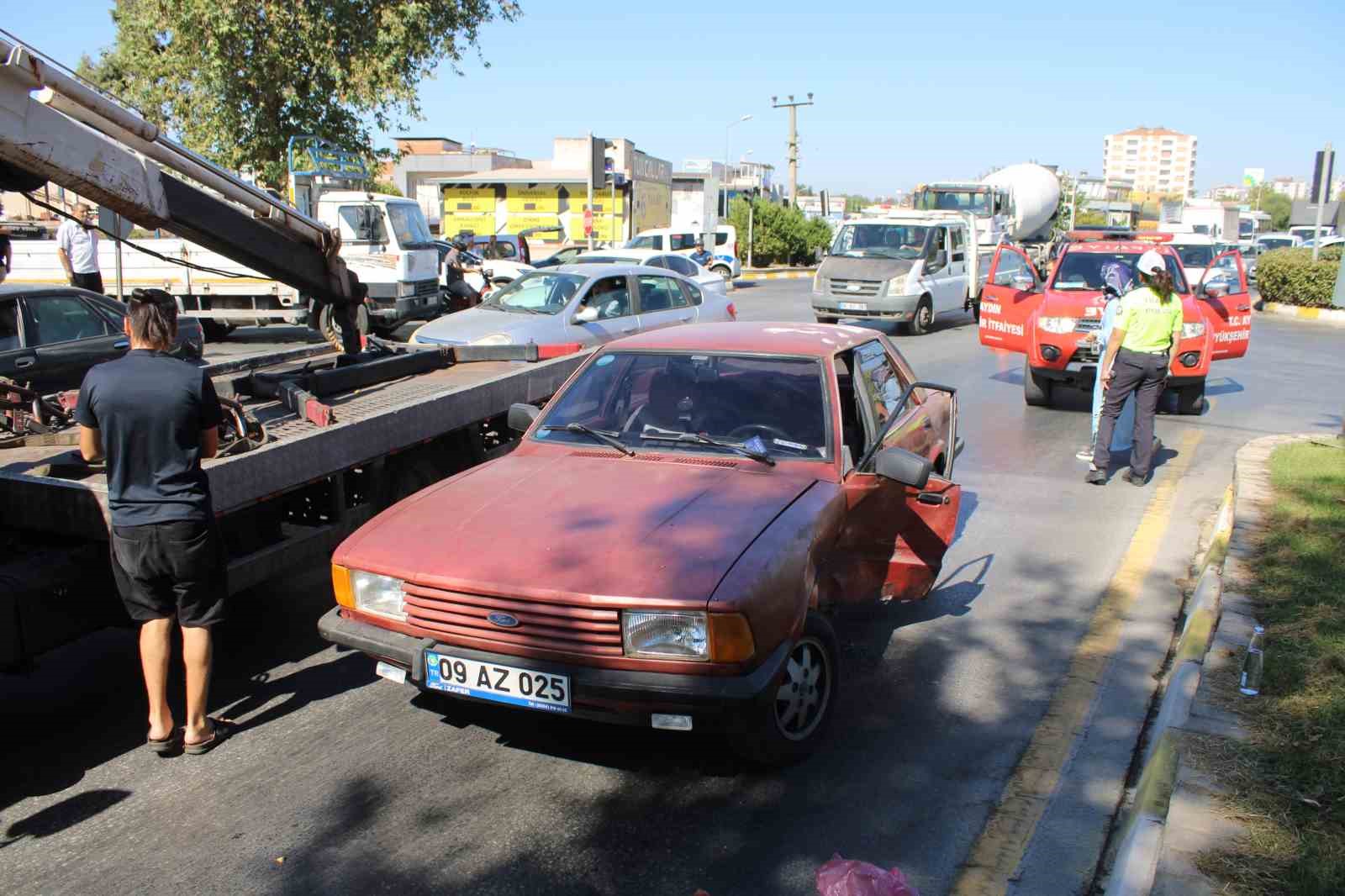 Otomobilde sıkışan sürücüyü itfaiye kurtardı
