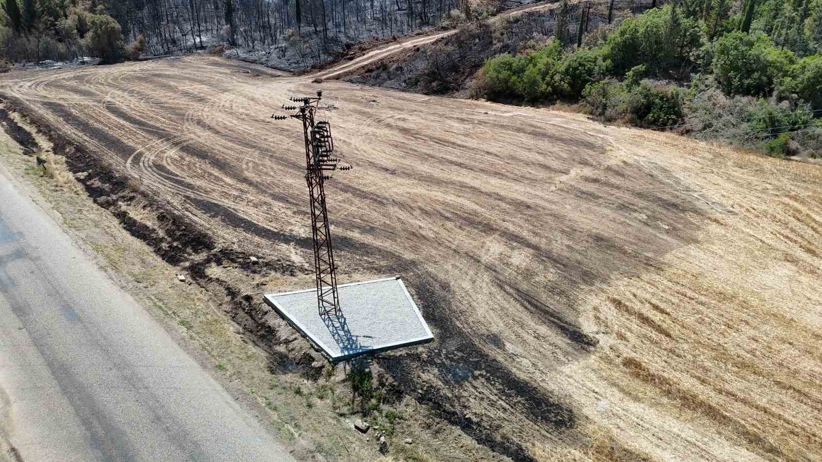 Tarihi alanda 700 hektarlık alanın etkilendiği orman yangının çıkış noktası dron ile görüntülendi
