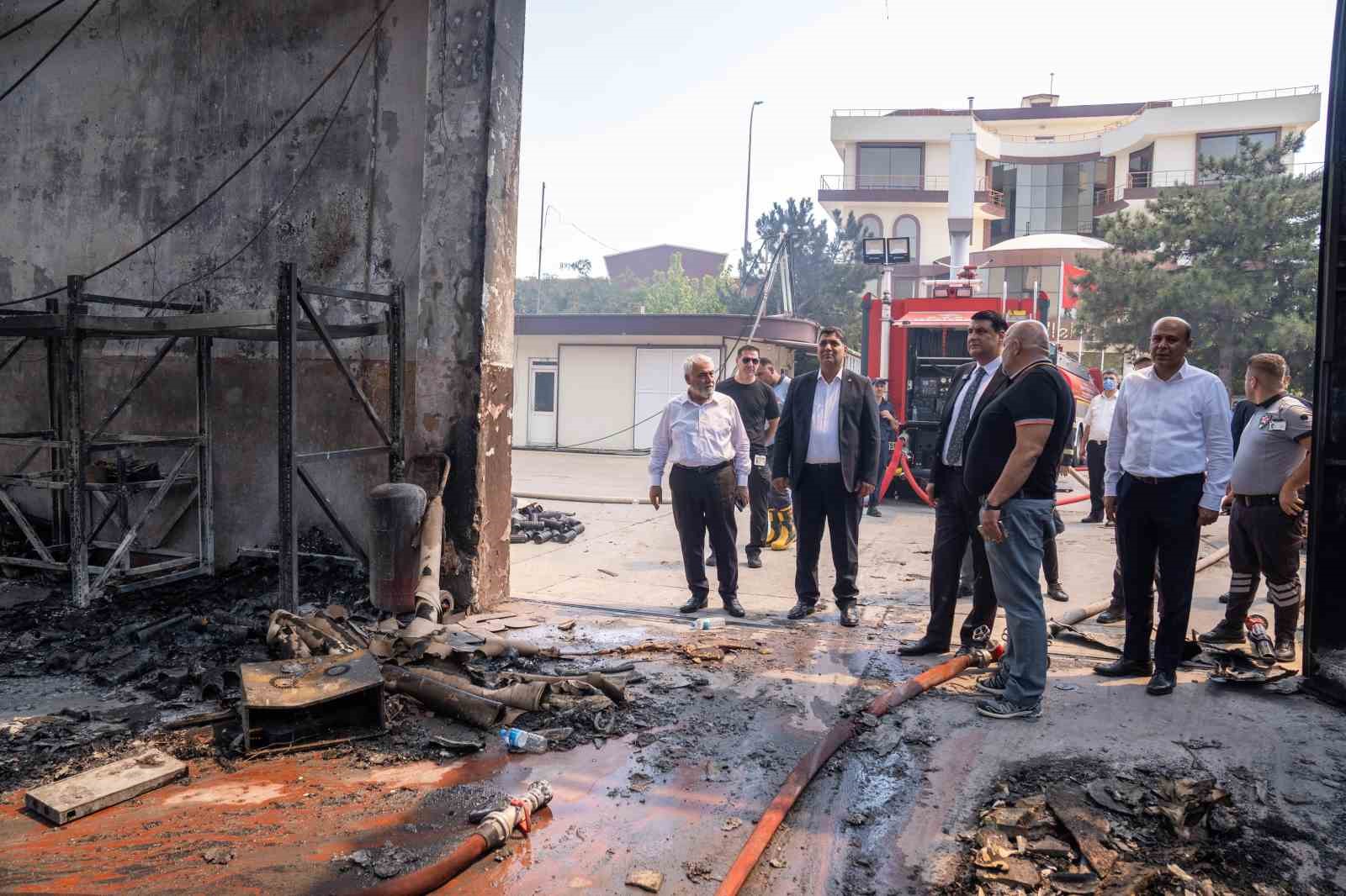 Yılmaz, halı fabrikasındaki yangın ile ilgili incelemelerde bulundu
