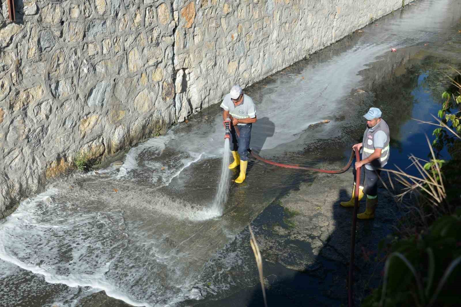 Bozüyük’te açık kanal temizliği
