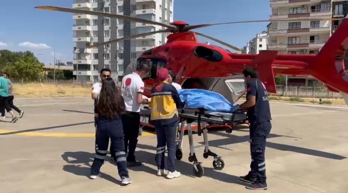 Diyarbakır’da yüksekten düşen çocuk ambulans helikopterle hastaneye nakledildi
