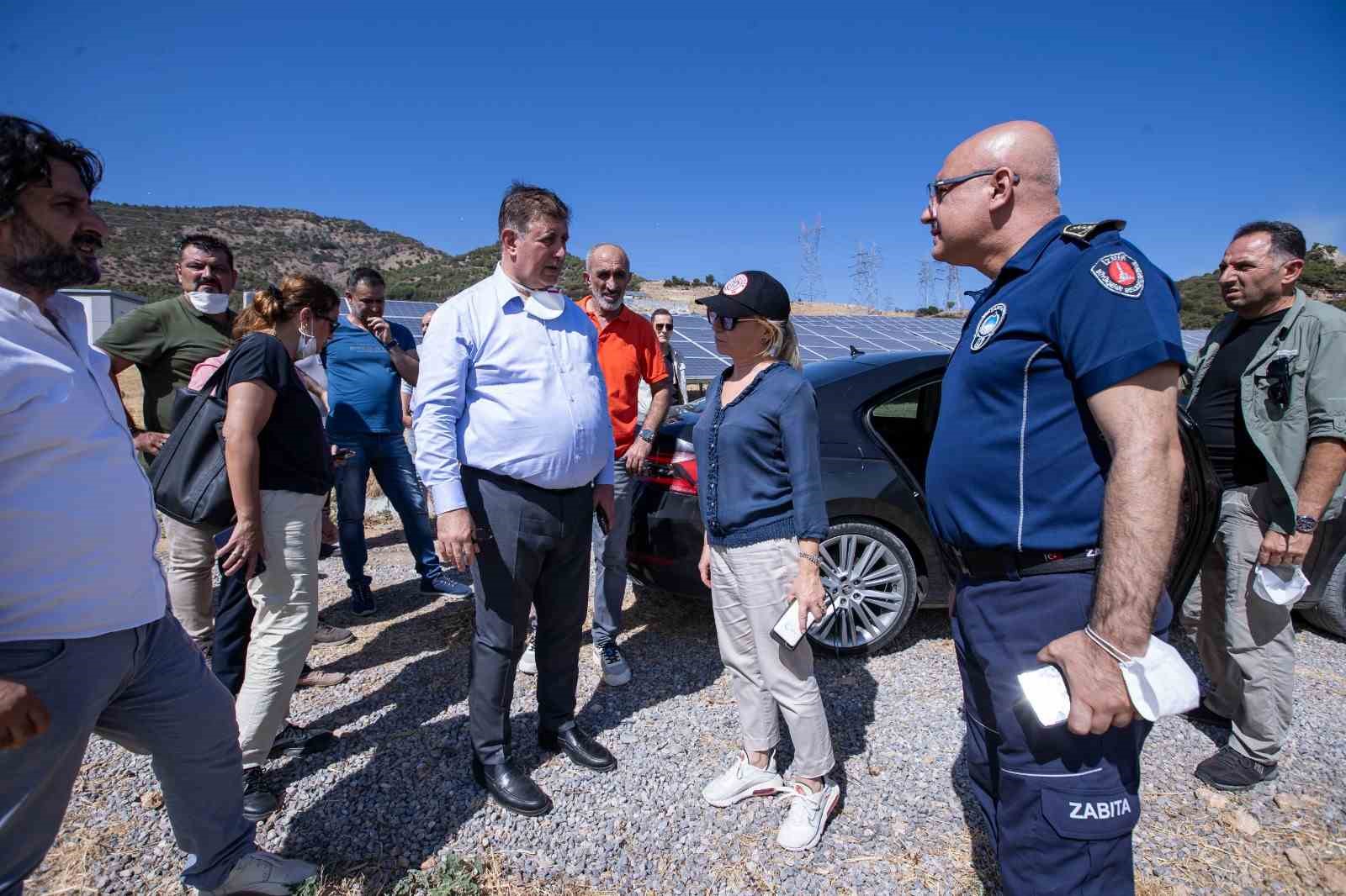 Başkan Tugay yangın bölgesinde incelemelerde bulundu
