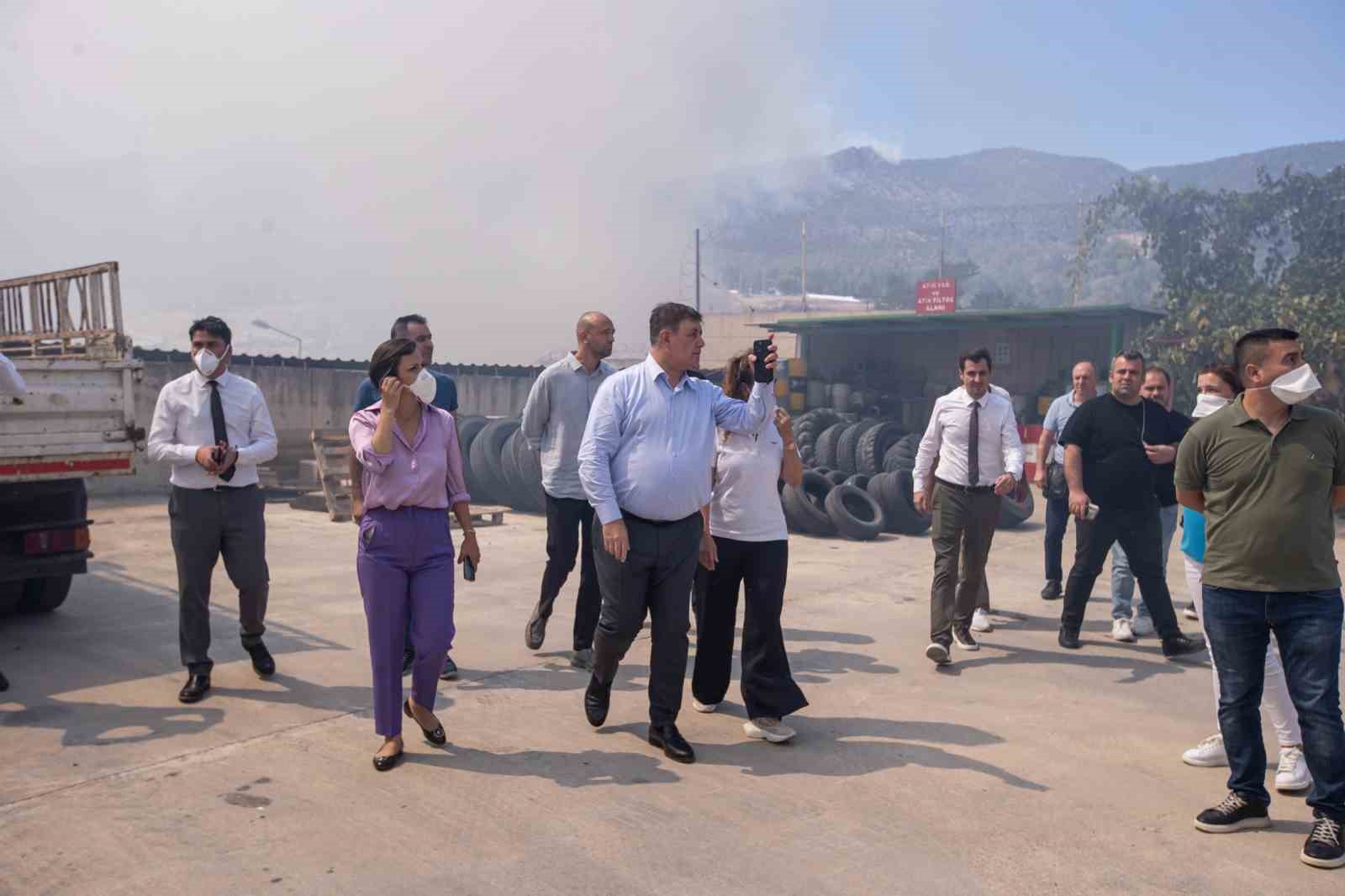 Başkan Tugay yangın bölgesinde incelemelerde bulundu
