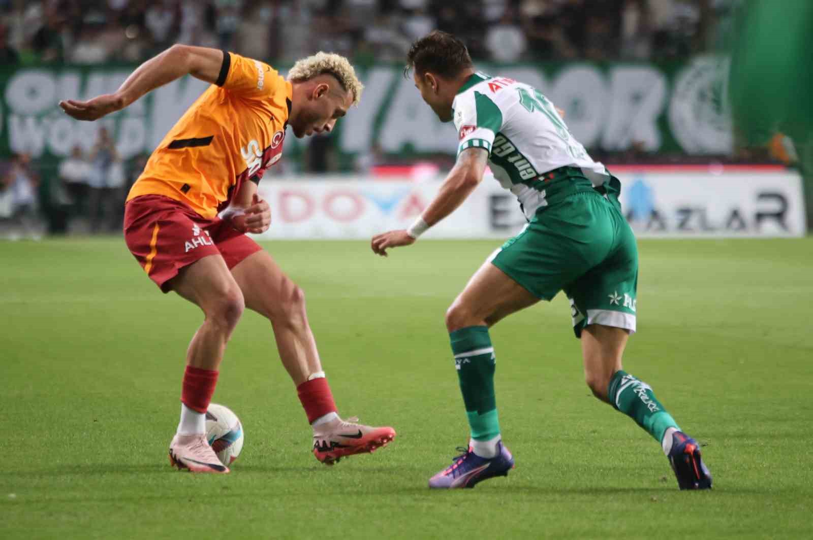 Trendyol Süper Lig: Konyaspor: 1 - Galatasaray: 1 (İlk yarı)
