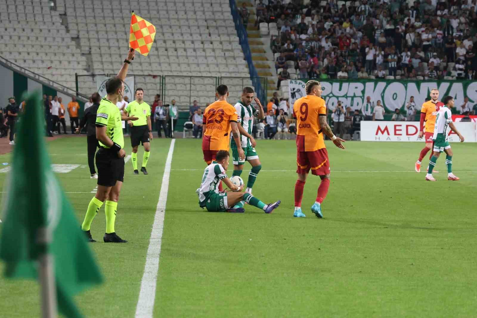 Trendyol Süper Lig: Konyaspor: 1 - Galatasaray: 1 (İlk yarı)
