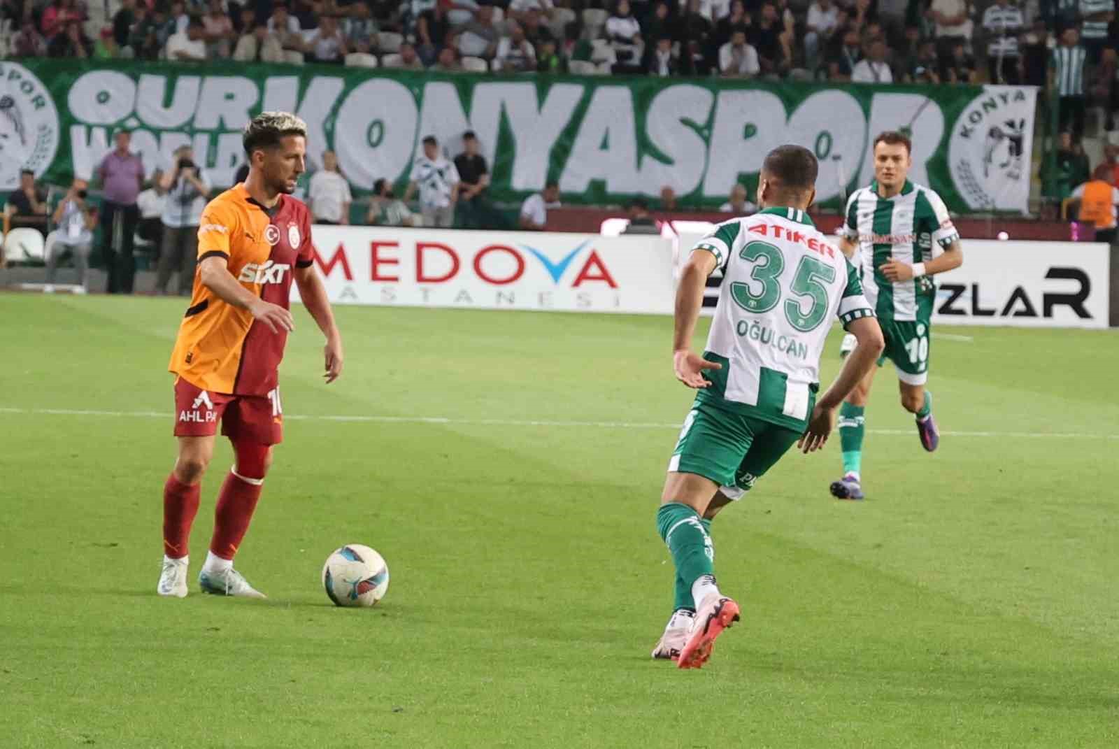 Trendyol Süper Lig: Konyaspor: 1 - Galatasaray: 1 (İlk yarı)
