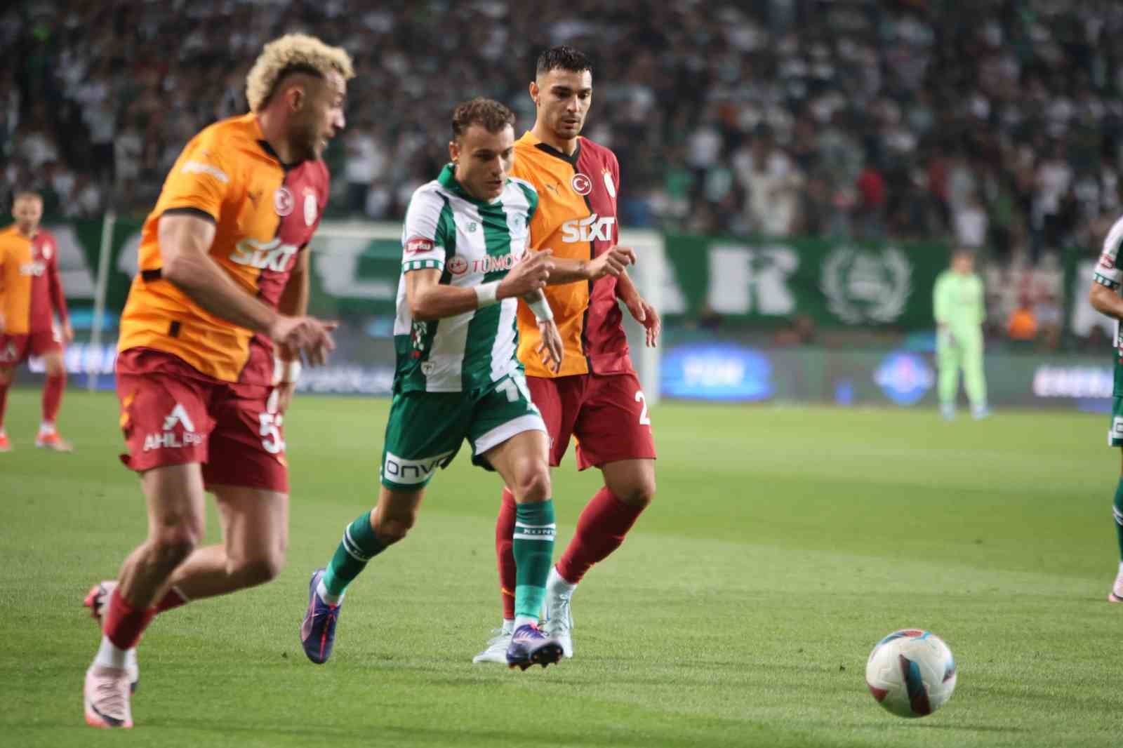 Trendyol Süper Lig: Konyaspor: 1 - Galatasaray: 1 (İlk yarı)
