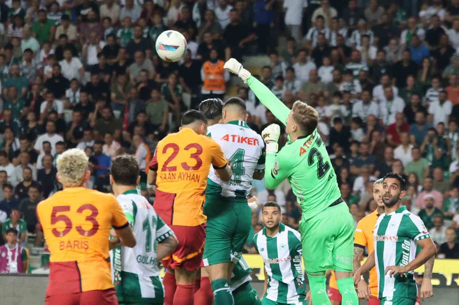 Trendyol Süper Lig: Konyaspor: 1 - Galatasaray: 1 (İlk yarı)
