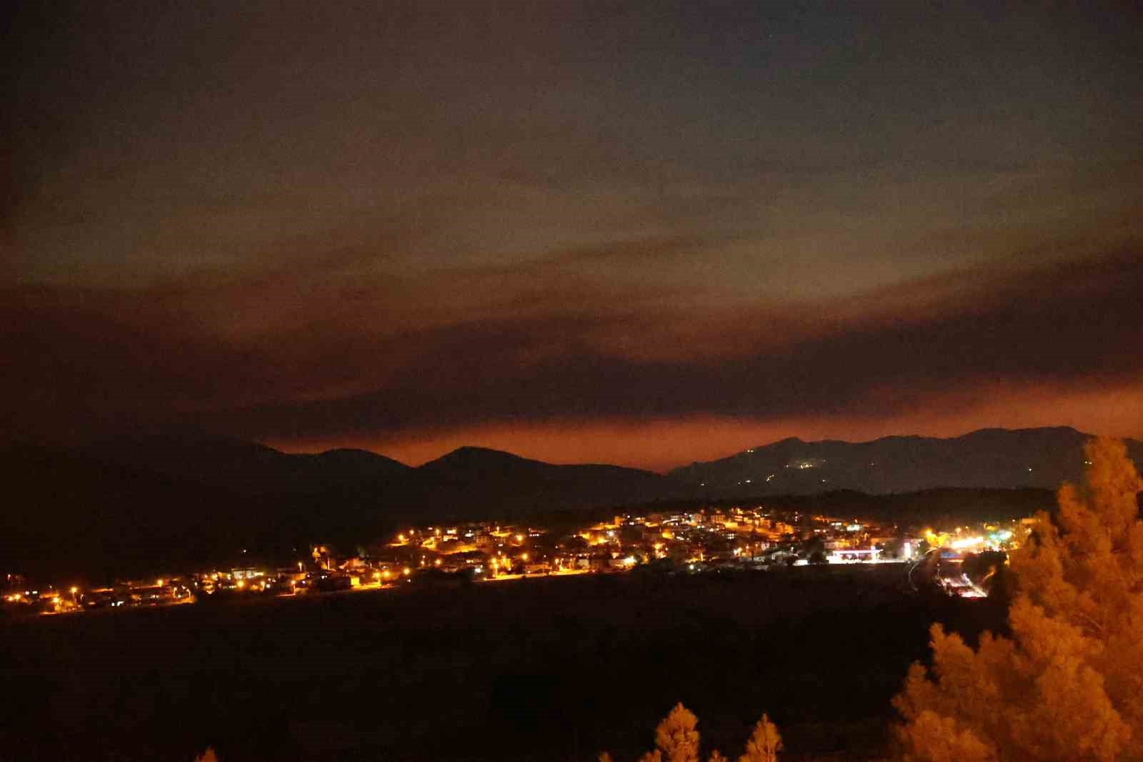 Aydın ve Milas yangınının kara bulutları Menteşe’ye ulaştı
