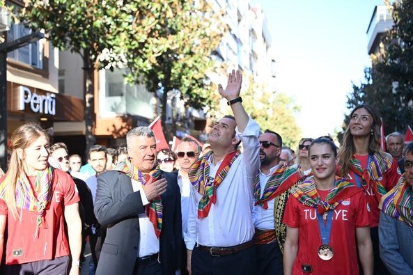 Başkan Akın: Kurtdereli Mehmet Pehlivan’a sahip çıkacağız
