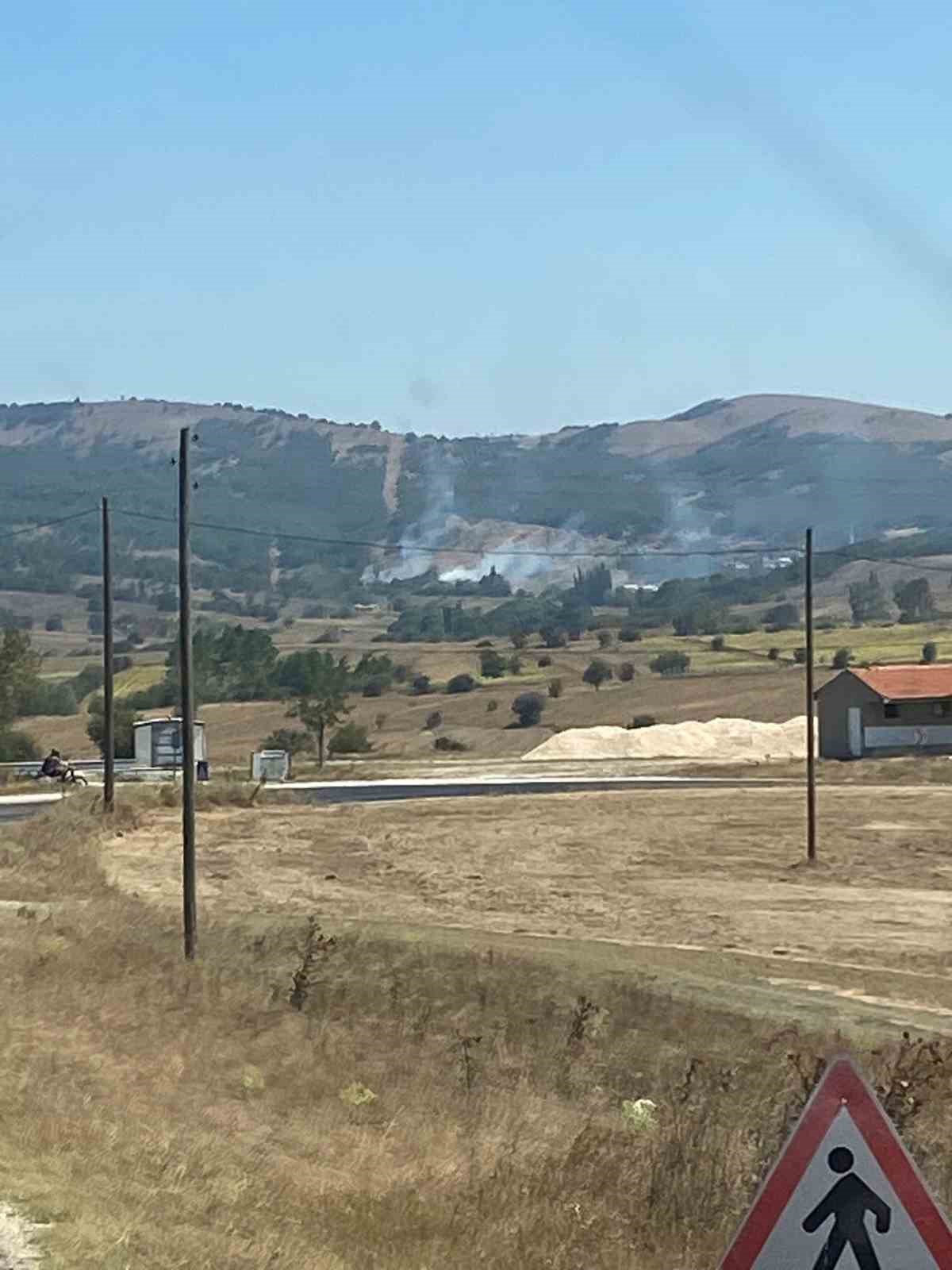 Bozüyük’te çıkan anız yangını büyümeden söndürüldü
