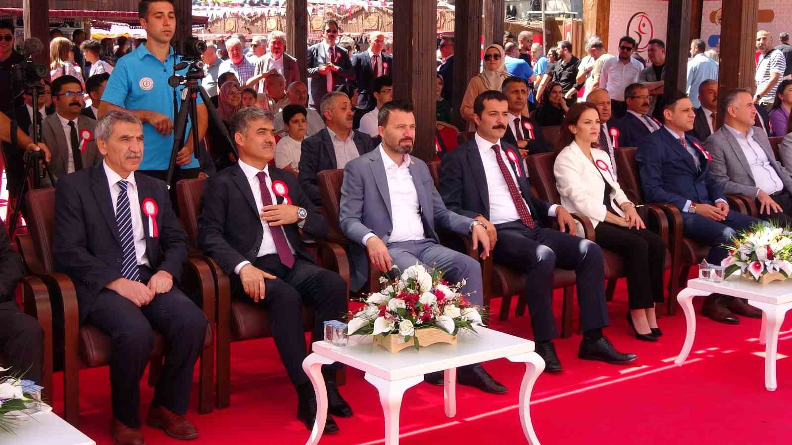 Yozgat’ta İşyurtları Ürün ve El Sanatları Fuarı açıldı
