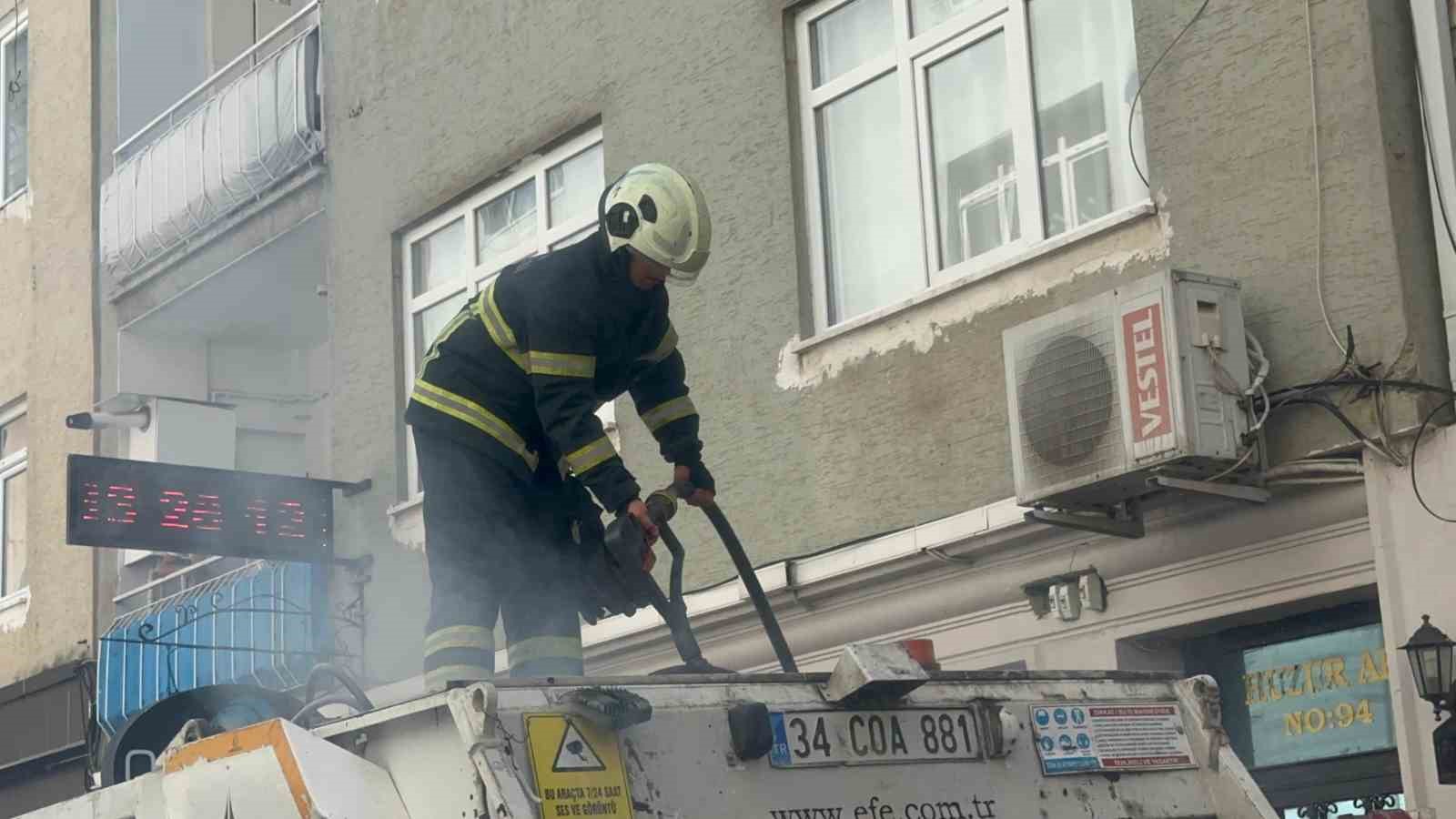 Çöpe atılan kül, çöp kamyonunu tutuşturdu
