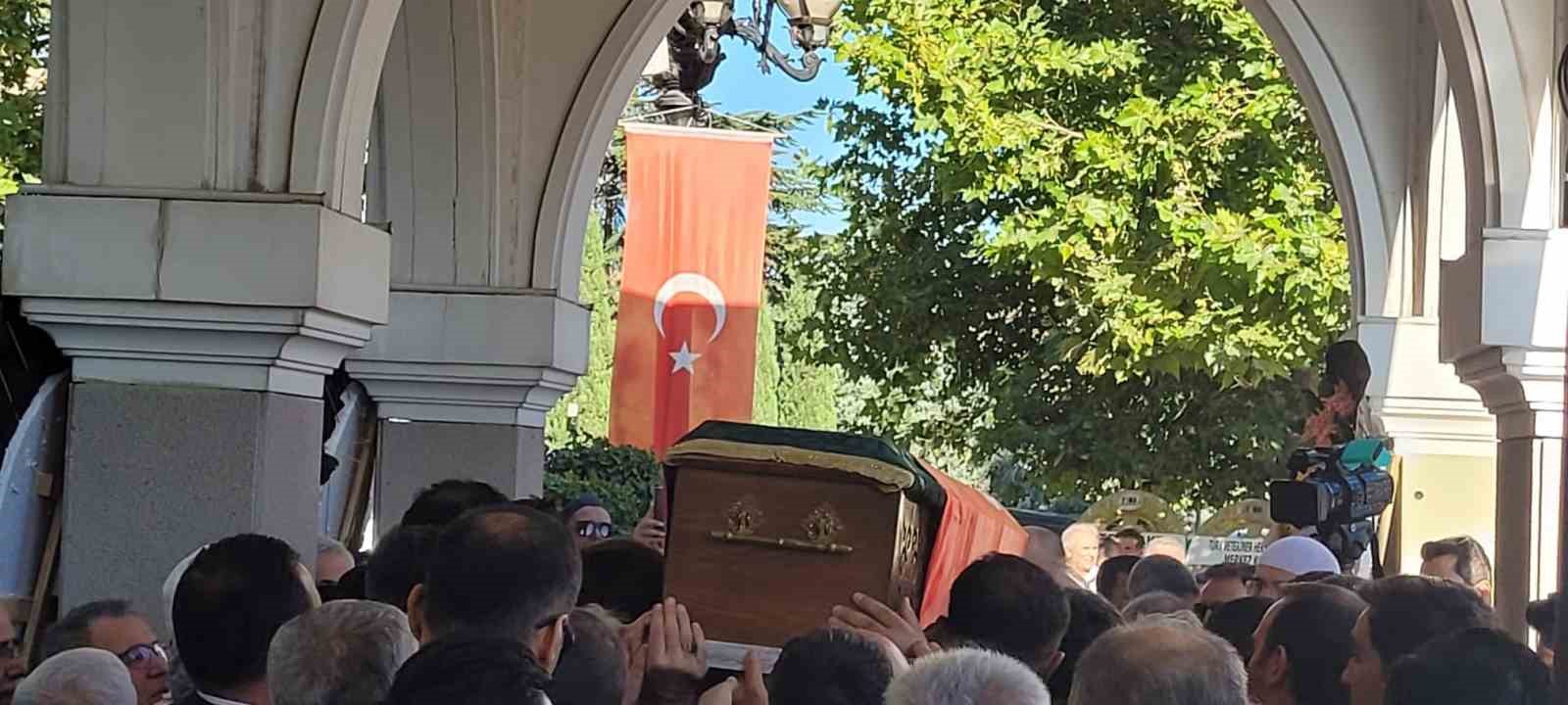 Avrasya Yazarlar Birliği Başkanı Ömeroğlu’nun cenazesi toprağa verildi
