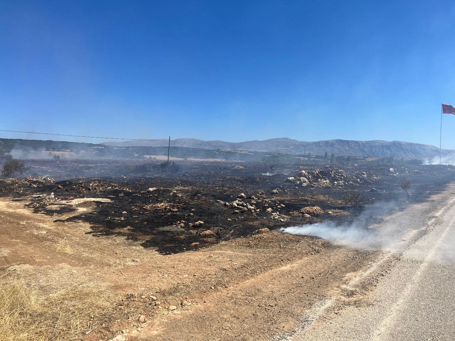 Isparta’da çıkan anız yangını büyümeden söndürüldü
