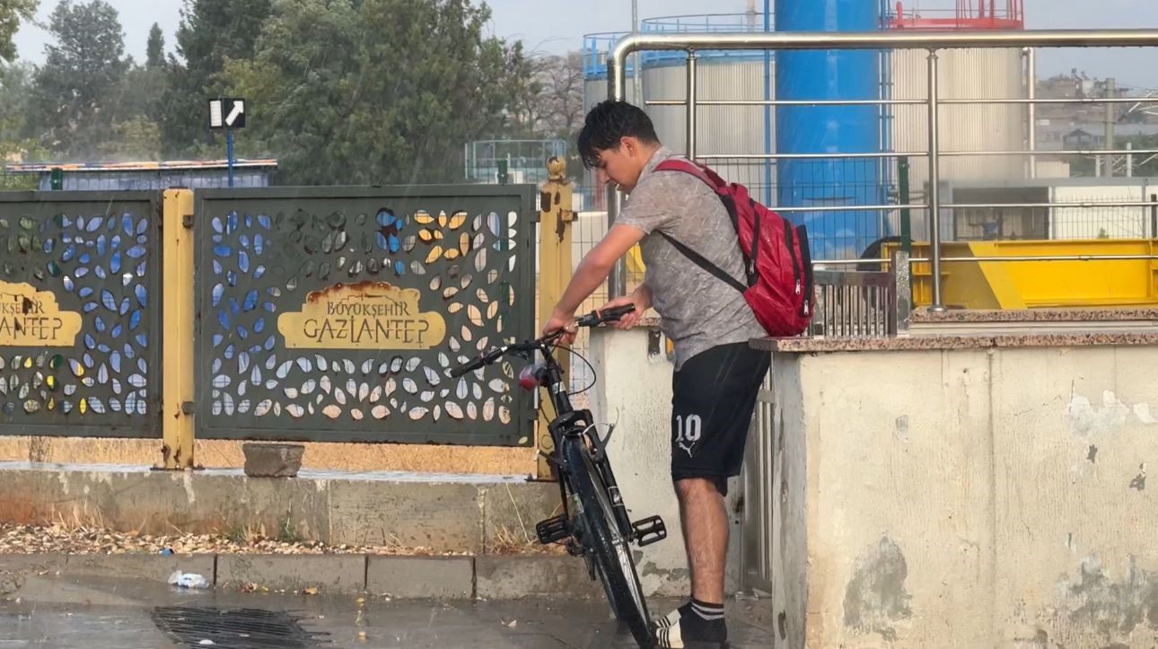 Kavurucu sıcakta Gaziantep yağmur ile serinledi
