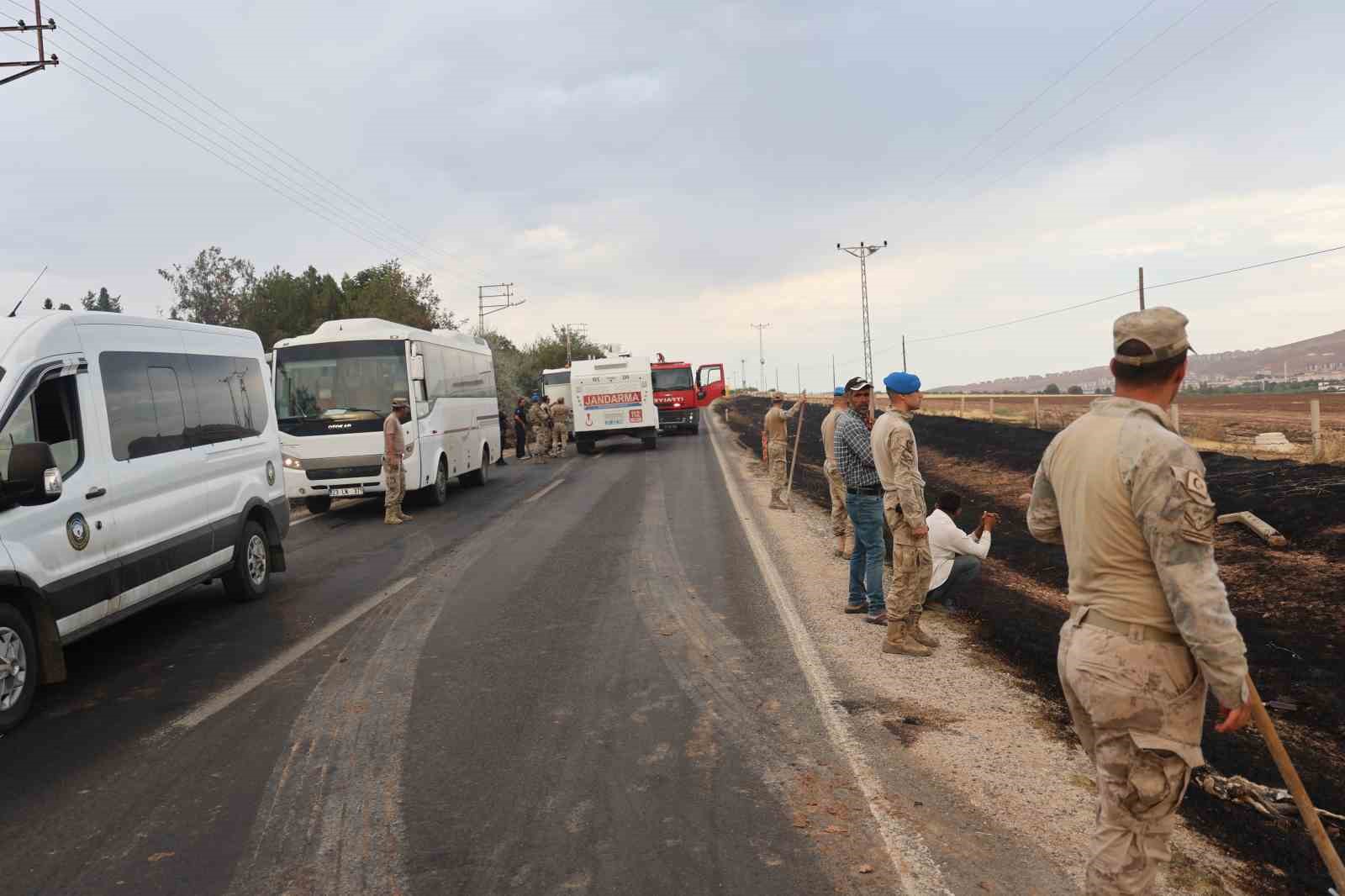 Elazığ’da çıkan yangında 400 ton saman kül oldu
