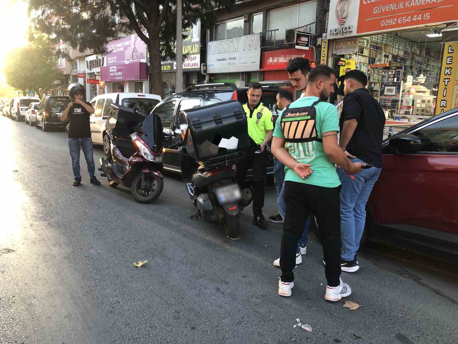 Yolun karşısına geçerken motosikletin çarptığı kadın yaralandı
