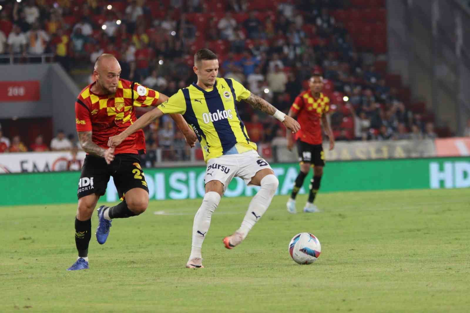 Trendyol Süper Lig: Göztepe:0 - Fenerbahçe:2  (İlk yarı)
