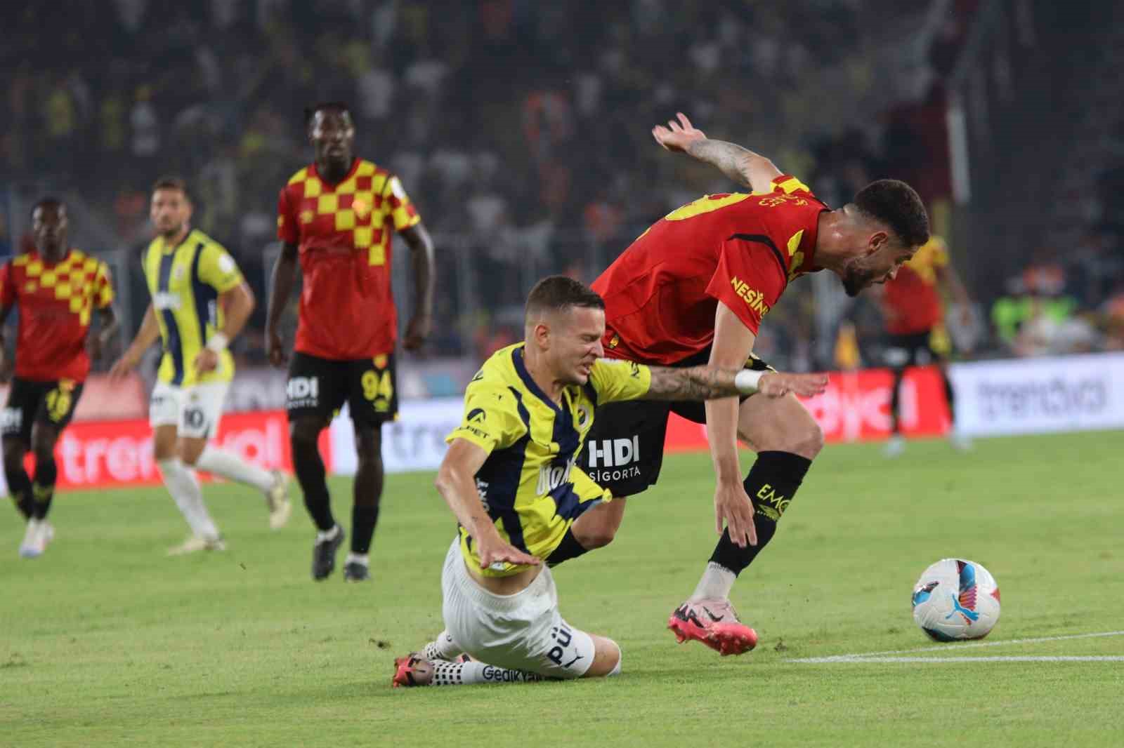 Trendyol Süper Lig: Göztepe:0 - Fenerbahçe:2  (İlk yarı)
