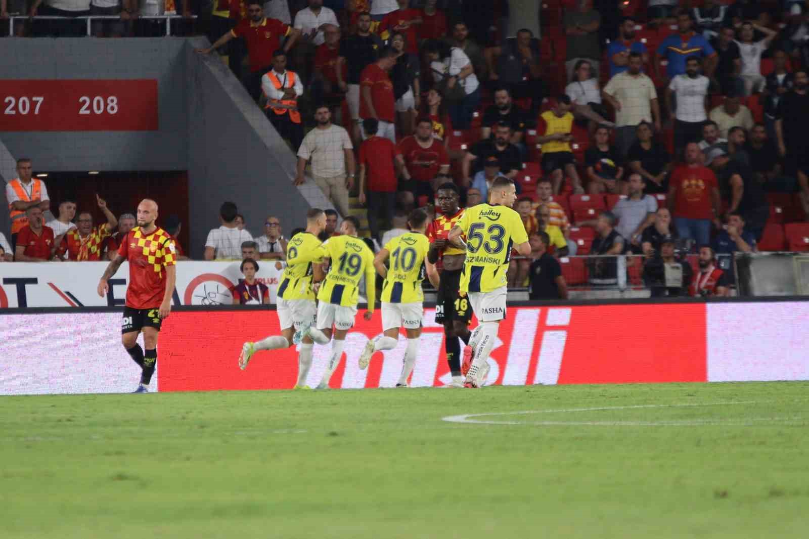 Trendyol Süper Lig: Göztepe:0 - Fenerbahçe:2  (İlk yarı)
