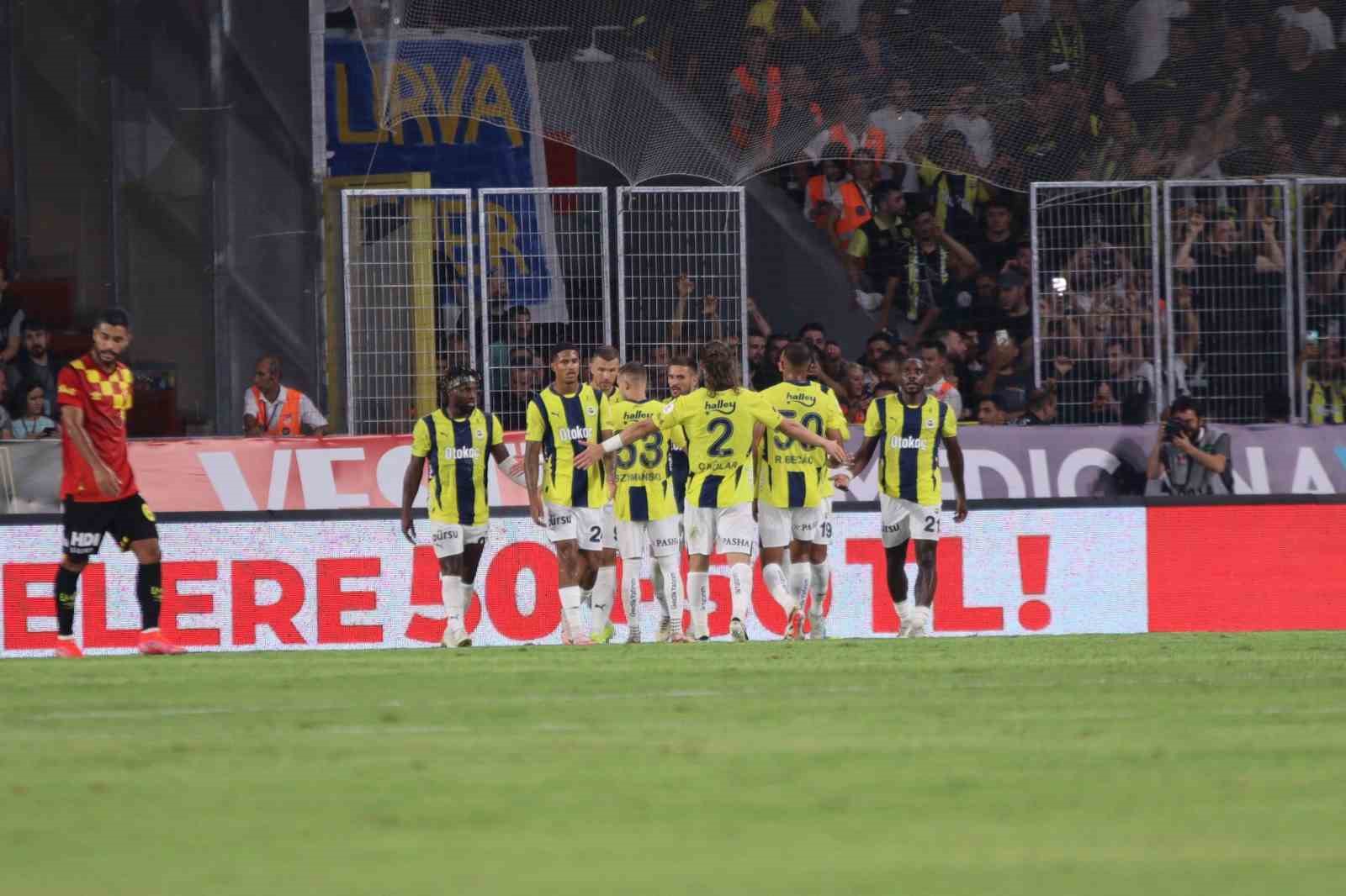 Trendyol Süper Lig: Göztepe:0 - Fenerbahçe:2  (İlk yarı)
