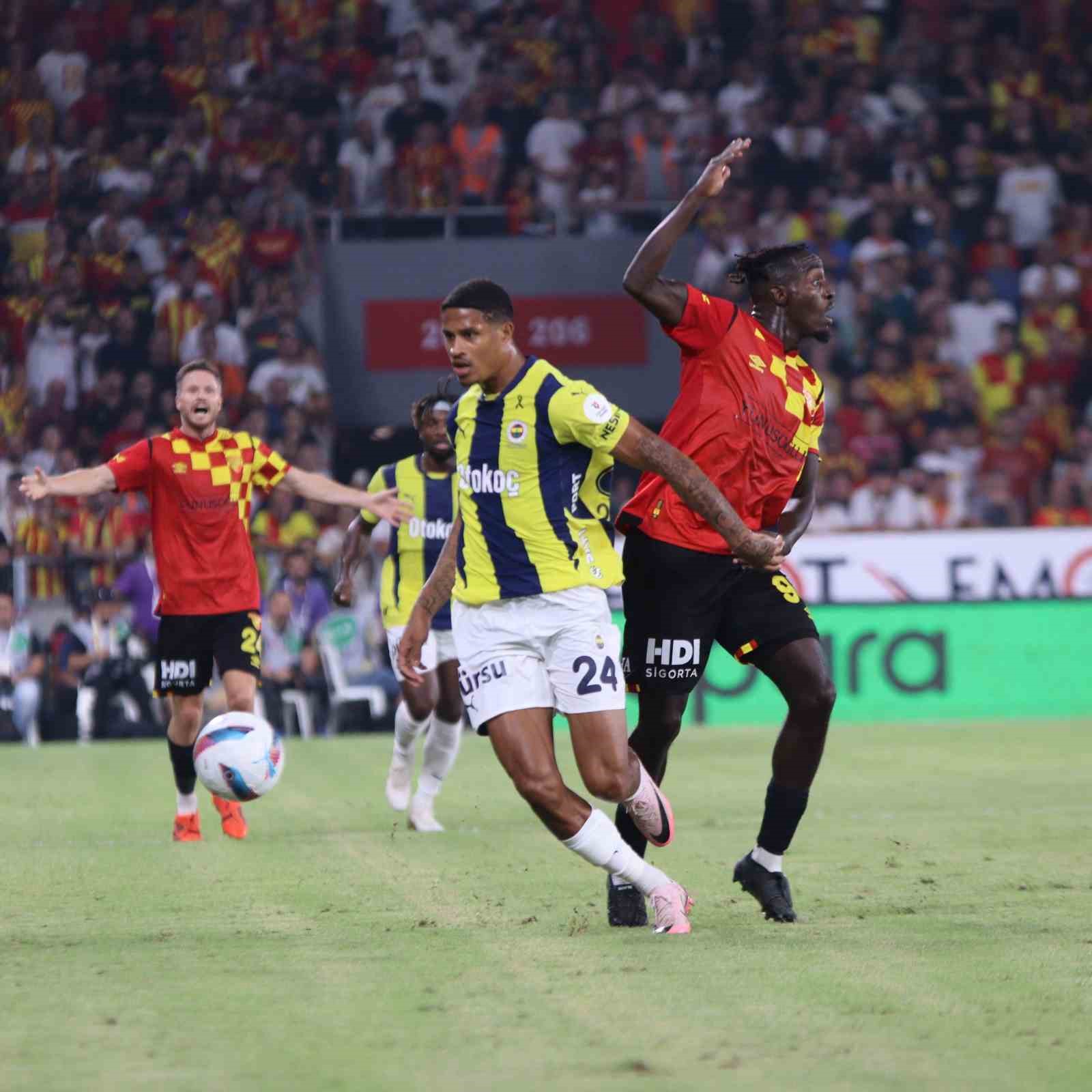 Trendyol Süper Lig: Göztepe:0 - Fenerbahçe:2  (İlk yarı)
