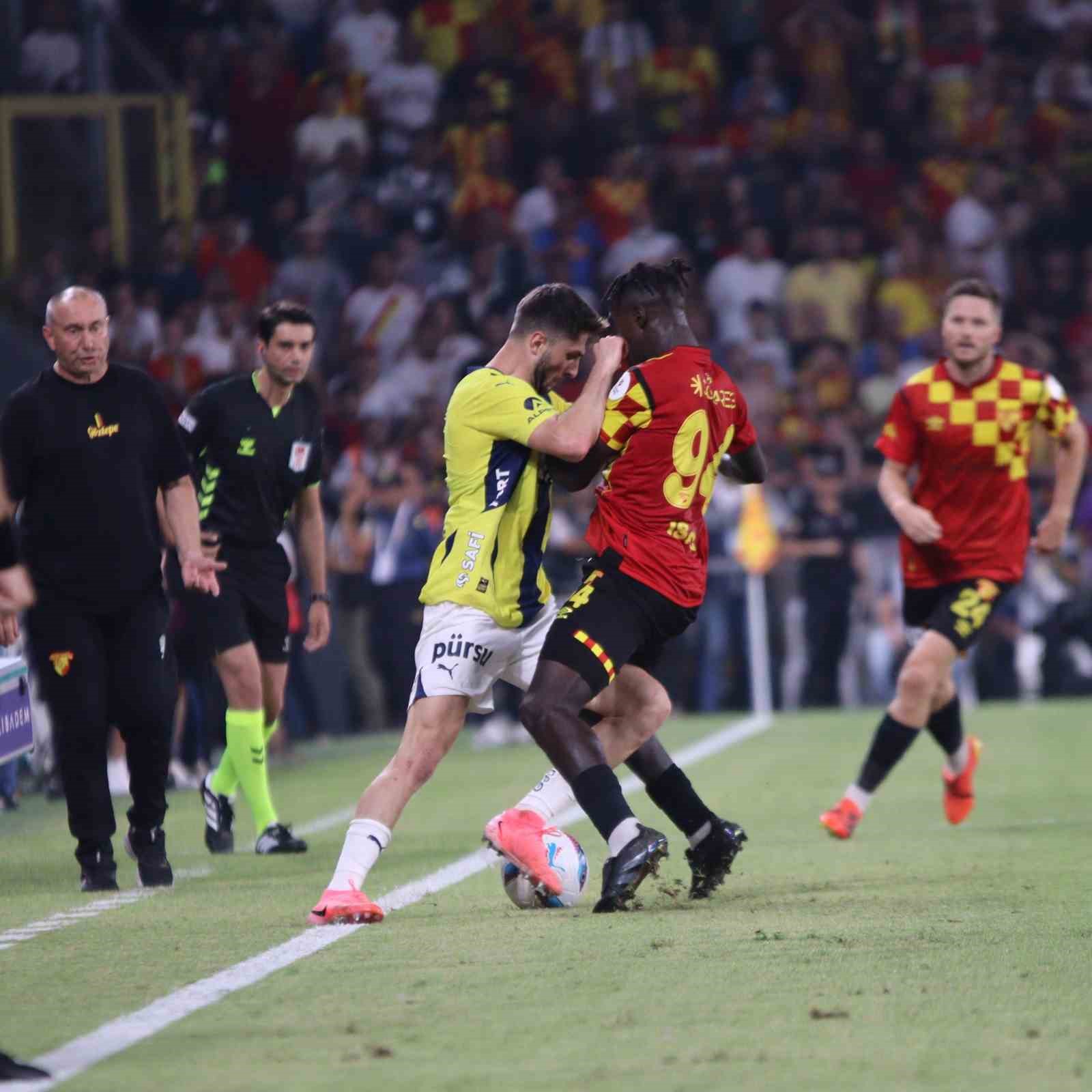 Trendyol Süper Lig: Göztepe:0 - Fenerbahçe:2  (İlk yarı)
