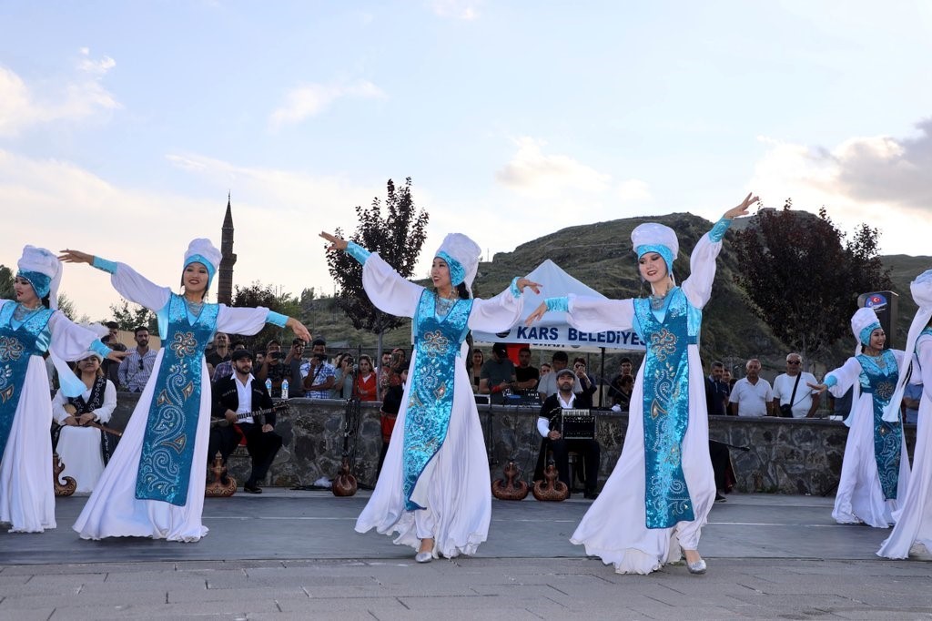 Kars’ta Türk Dünyası’nda esintinler gösterisi yoğun ilgi gördü
