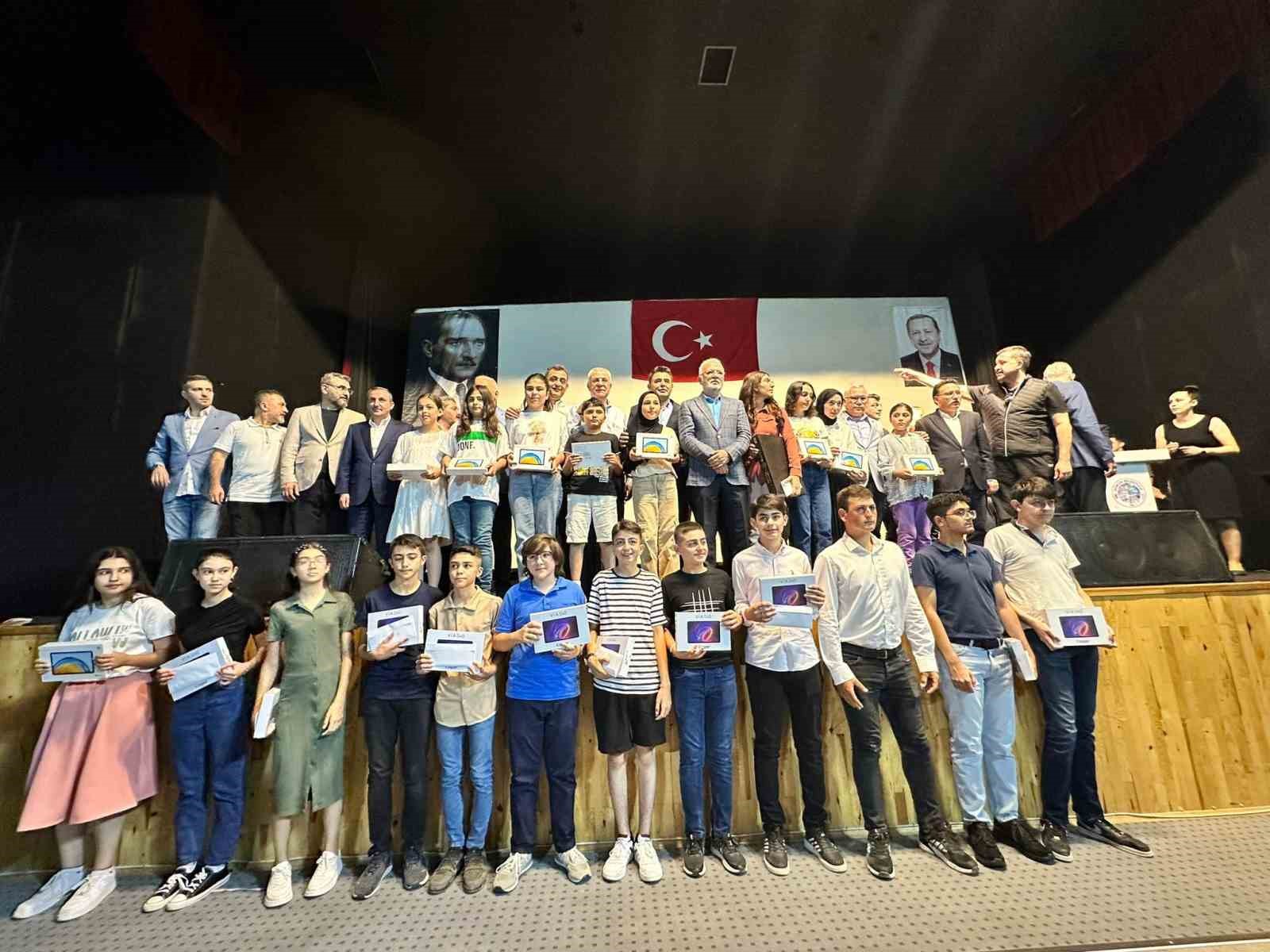 Gürün’de başarıya ödül yağmuru
