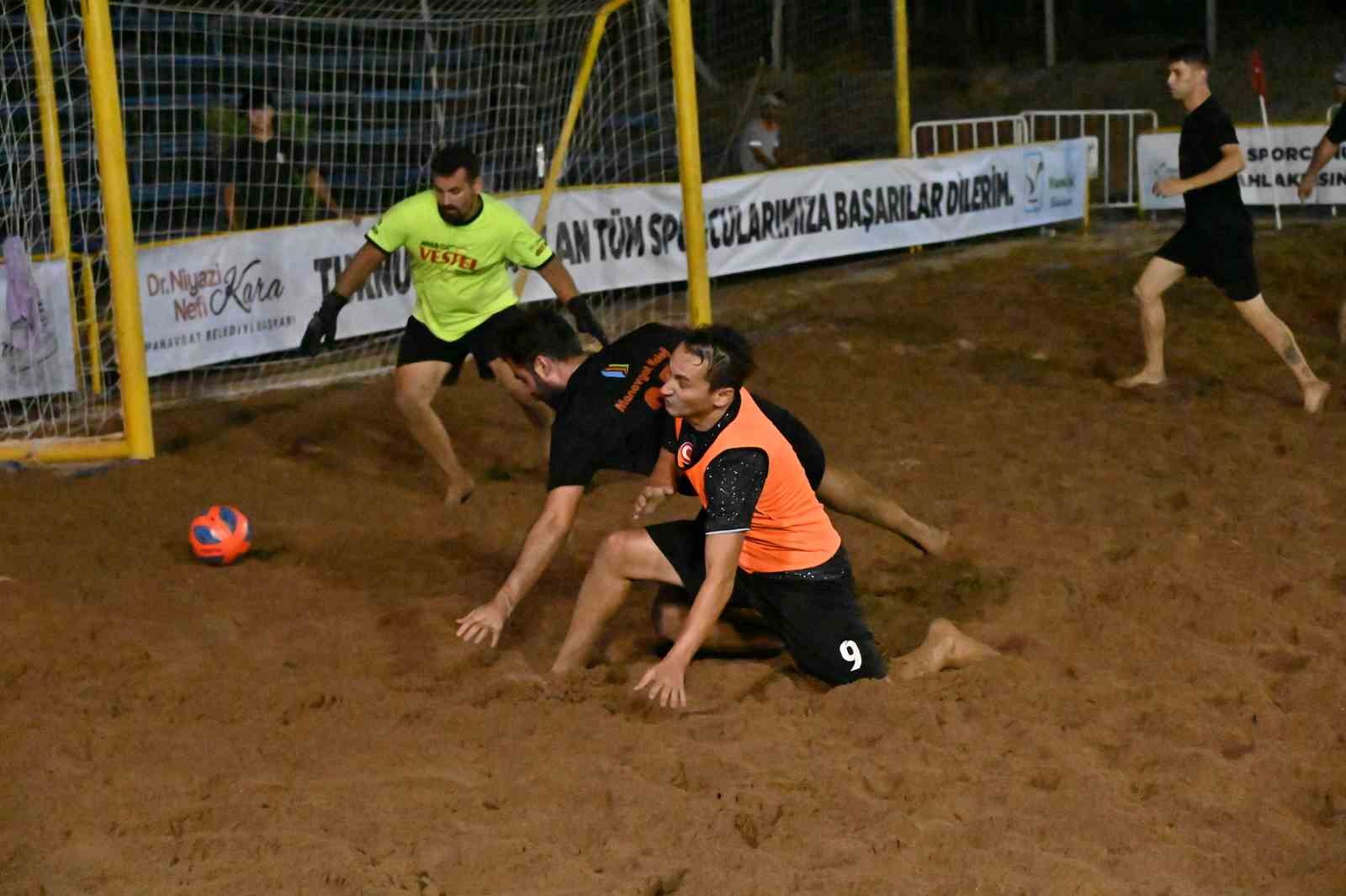 Manavgat’ta plaj futbolu heyecanı başladı
