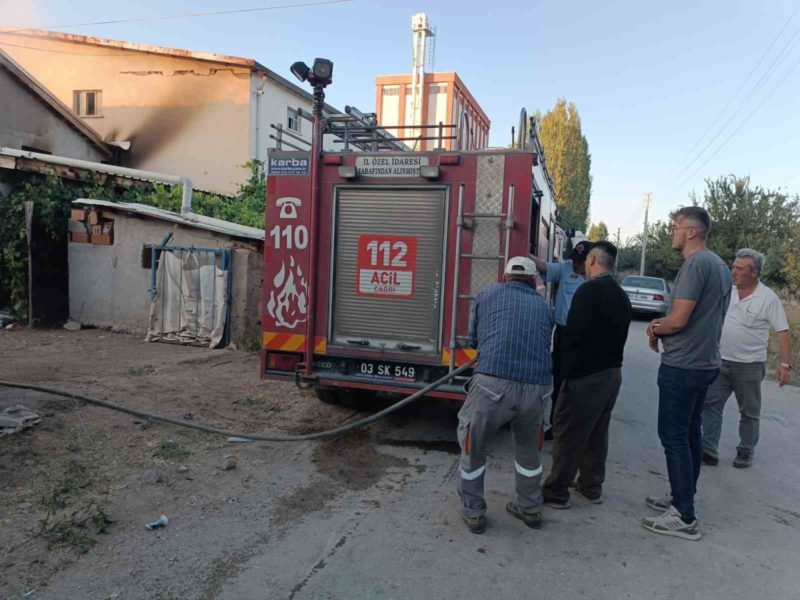 Besihanede çıkan yangında 5 büyük hayvan telef oldu
