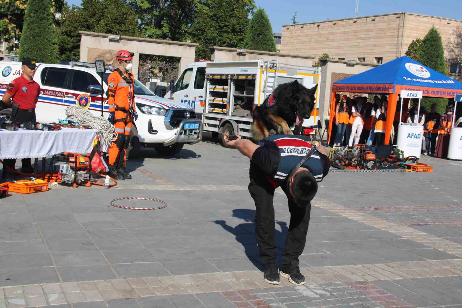 Marmara Depremi’nde hayatını kaybedenler anıldı
