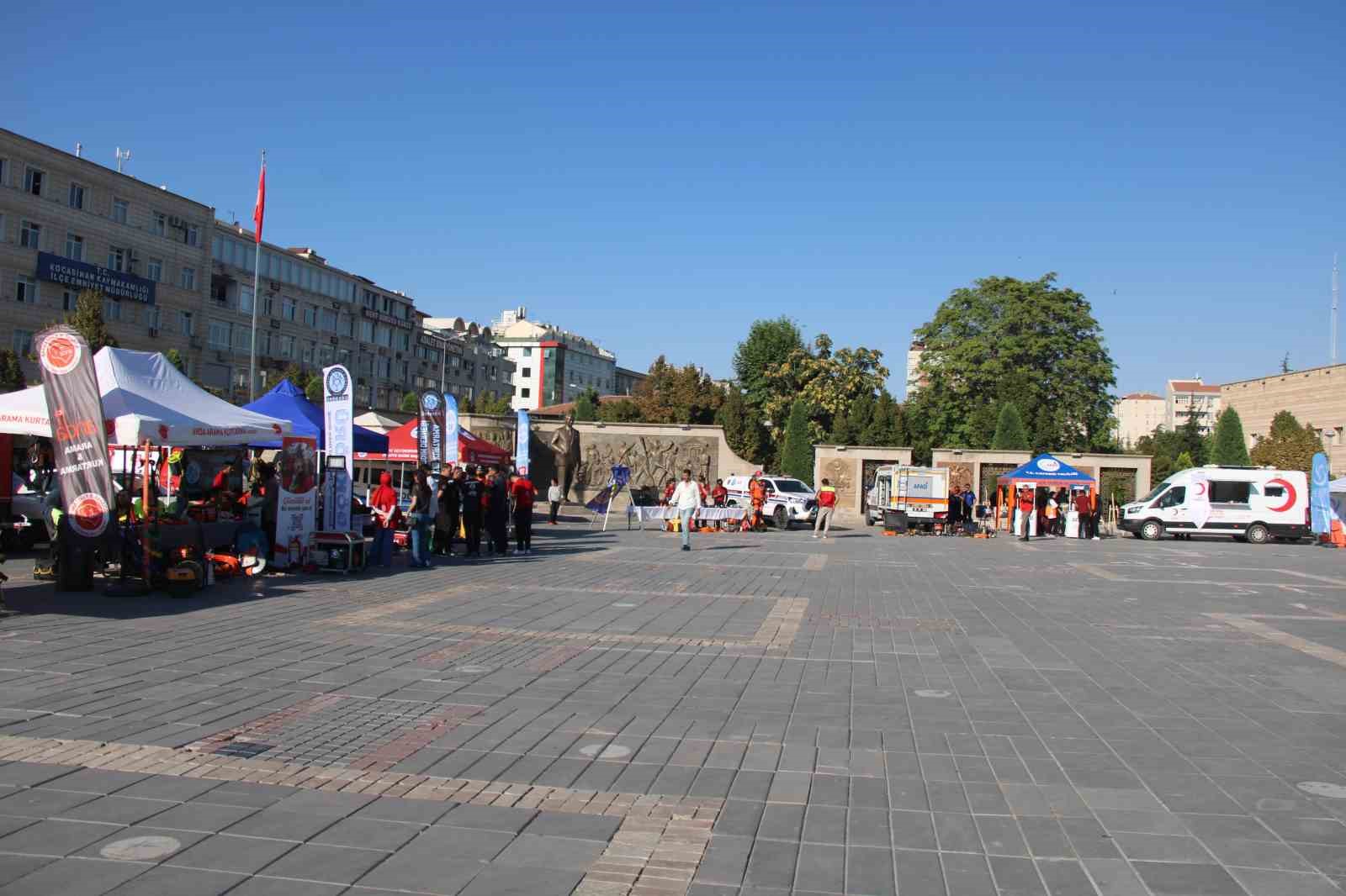 Marmara Depremi’nde hayatını kaybedenler anıldı
