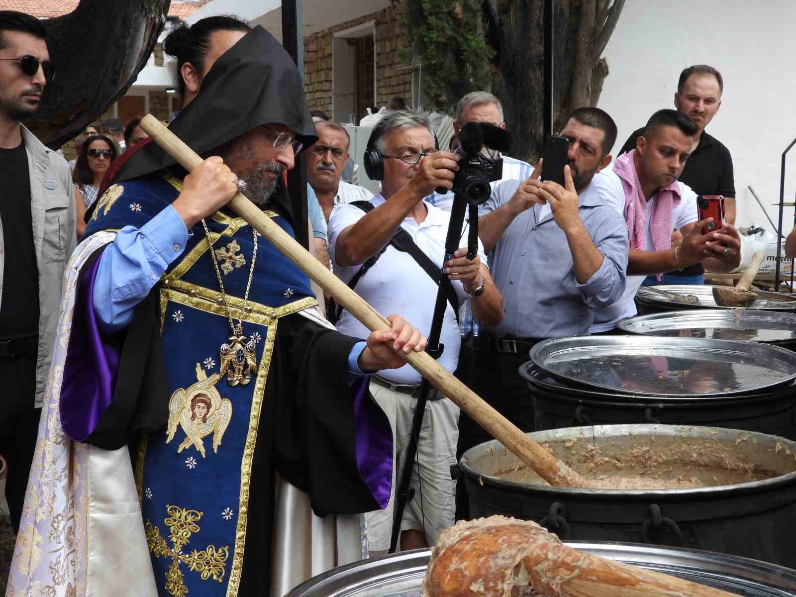 Türkiye’nin tek Ermeni köyünde ’Meryem Ana’ ayini
