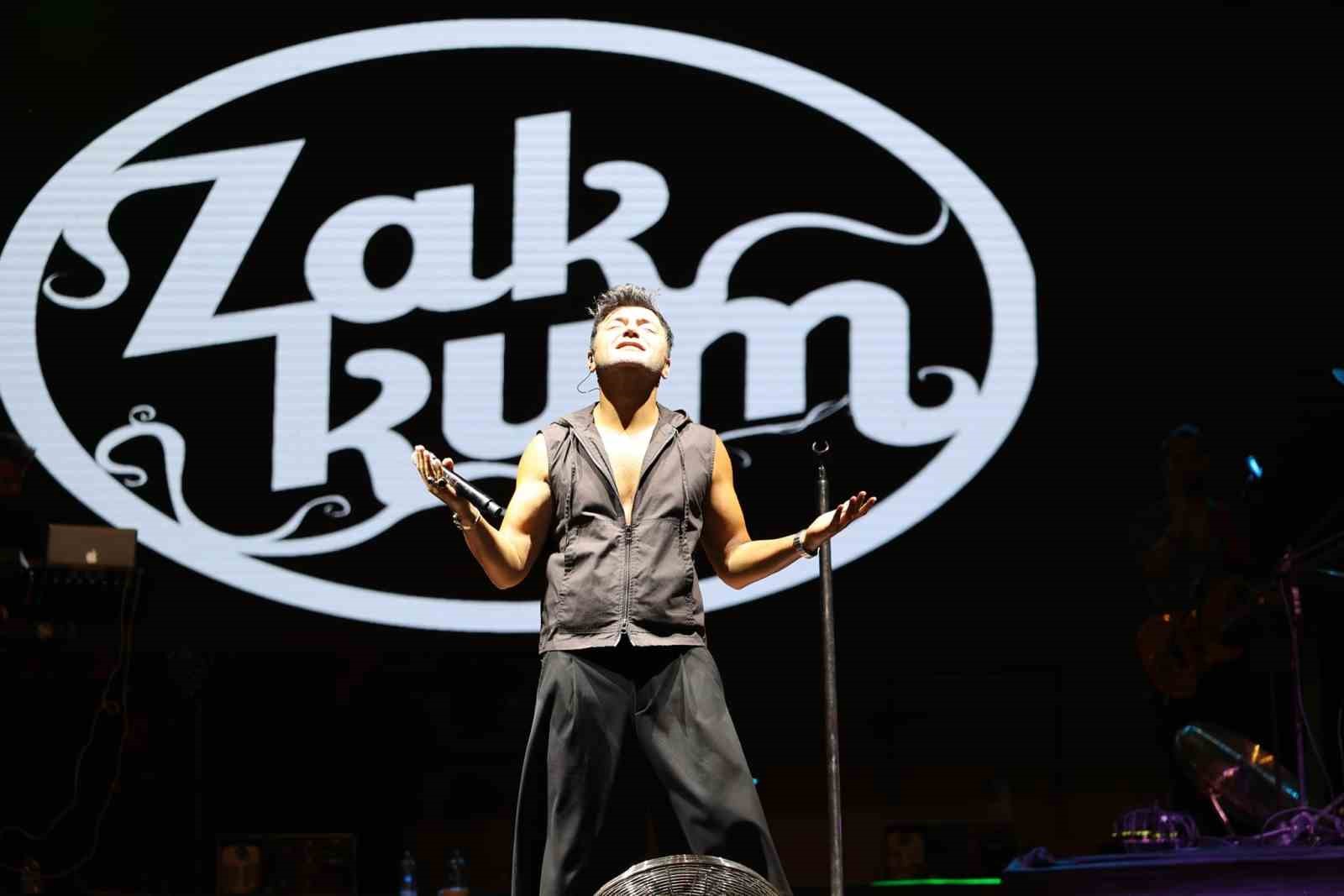 Tavas Zeybek Festivali renkli görüntülere sahne oluyor
