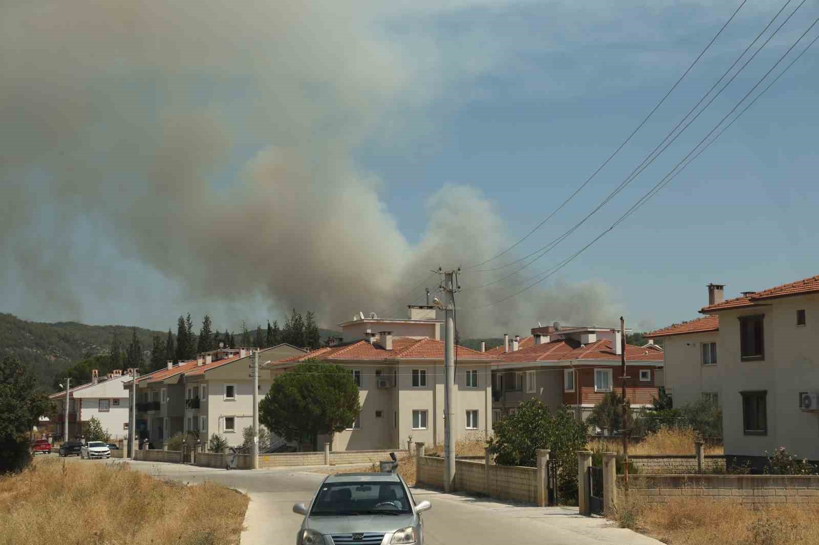 Muğla’da dev yangın bulutları gökyüzünü kapladı
